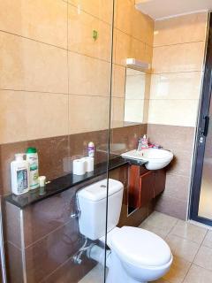 NestedIn Spacious En-suite Room in a 3 Bedroom Apartment - 3