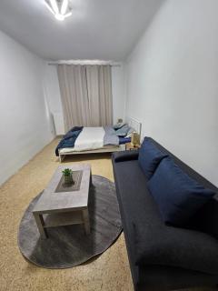 Cozy Belvedere Apartment - 6