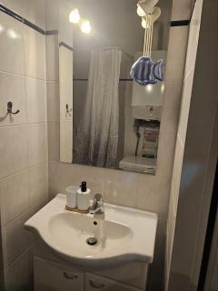 Cozy Belvedere Apartment - 5