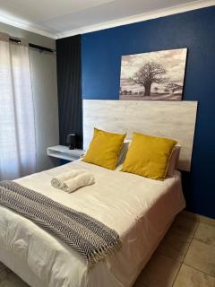 Waterfall Deluxe - Rustenburg - 3