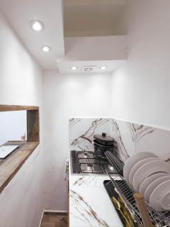 Quiet & Bright Apartment- Downtown- high-speed Wi-Fi - 3