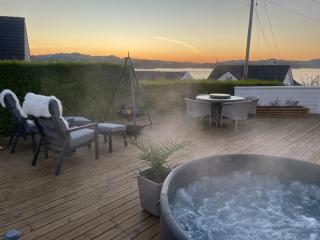 Nyoppusset - Sjøutsikt - Kajakker - jacuzzi - 0