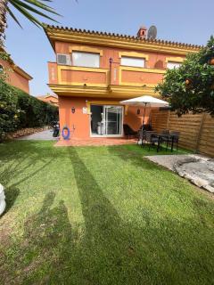 House with pool, private garden and parking - 5