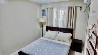 J&J Antipolo 2 Bedroom Condo Third Floor with Netflix and Karaoke - 3