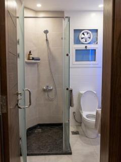 Stylish 1BR Chalet Private Beach & Pools Mamsha - 1