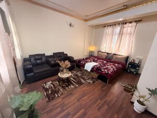 Heart of Northeast Stay - 4