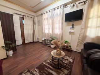 Heart of Northeast Stay - 5