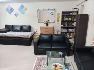 2 Bedrooms Flat in Surrey - 5