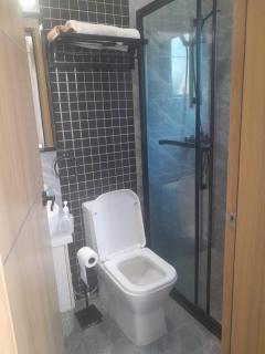 elegantly furnished two bedroom with amazing breathtaking city views ,swimming pool ,fully fitted gym and close proximity to major shopping malls and gourmet restaurants - 8