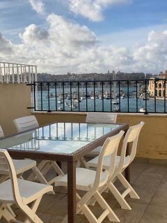 Front Row Malta - Grand Harbour Home with Iconic Valletta Views - 4