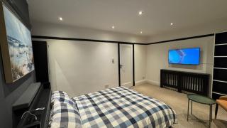 Bright Modern 3-Beds Flat in Town Centre - 2