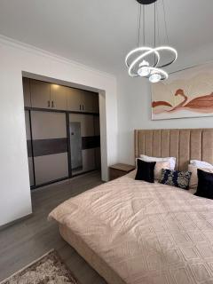 Modern 3BR apartment in Kilimani Wi-Fi, Pool, Gym - 7