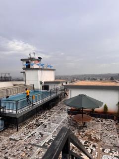 Modern 3BR apartment in Kilimani Wi-Fi, Pool, Gym - 4