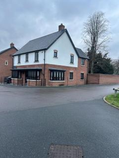 #100 Comfortable 4-Bed House in Rugby - Sleeps 8 - Perfect for Contractors and Families - Free Parking - 8