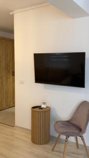Mountain Stay Aparthotel Brasov with Private Parking - 1