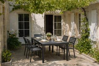 Villa en plein centre du village, de plain pied et rénovée en 2008 - 0