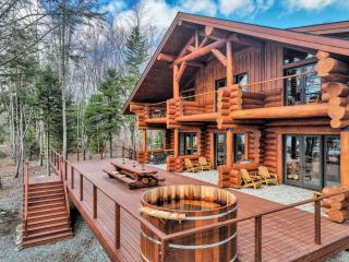 Lakefront Cedar Cabin, Steam Room, Lux Sauna & Tub - 0