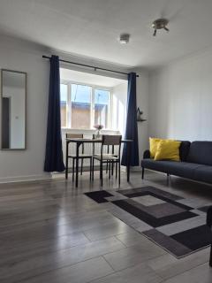 Bright 2 Bedroom Apartment, Close to Uni, Free Parking, Fast Wi-Fi - 8