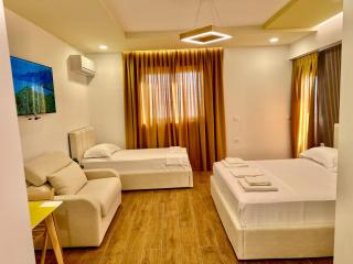 Yellow Studio - by LuckyMoonApartments - 2