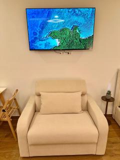 Yellow Studio - by LuckyMoonApartments - 1