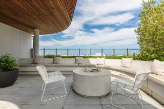 'Mariner' Resort-Style Escape Where City meets Coast - 6