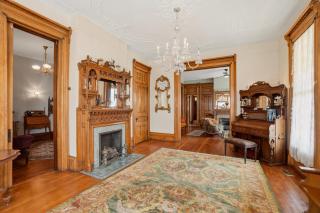 Historic Mansion with lots of charm - Council Bluffs - 4