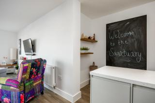 The Sanctuary- Short Walk to Hamworthy Beach and Park - 1