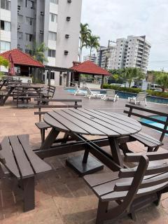 Apt 3 quartos, 3 banheiros, estacionamento, acesso direto ao Parque shopping, próximo ao Aeroporto e Estádio, Show no Mangueirão e Mangueirinho, condomínio Chácaras Ipê - 1