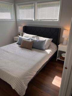 Beach bungalow by Lake Erie - 6
