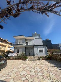 Xhonis Apartments - 9