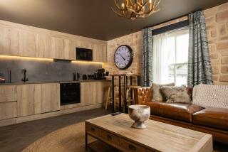 The Sanctuary Knocker - Andorra Suite - 6