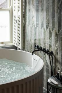 The Sanctuary Knocker - Andorra Suite - 3