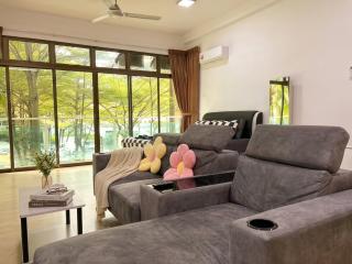 Mount Austin #Palazio A1 Spacious 2Pax Smart TV - 7