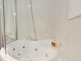 Ugo Jacuzzi Apartment - 9