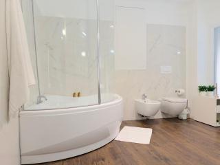 Ugo Jacuzzi Apartment - 4