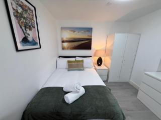 Sleek 1BR Flat Perfect Getaway For Contractos Or Couples - 3