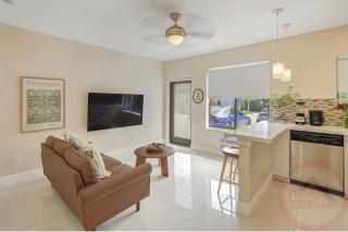 Open-Concept Urban Stay - 7