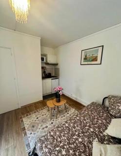 Paris - Metro à 5 minutes Studio ou 2 chambres - 2