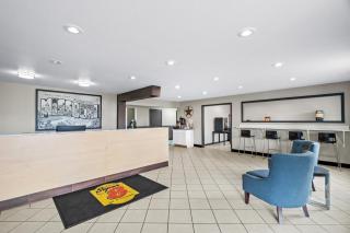 Super 8 by Wyndham Farmington - 0