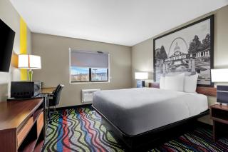 Super 8 by Wyndham Farmington - 8