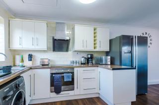 NEW Spacious House, Pool Table, Driveway Parking and PS4 - 7