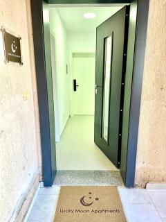 Yellow Studio - by LuckyMoonApartments - 9