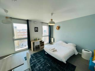 We Live In R - Suite 401 - 9