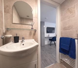 C - Spacious King Room City Centre Sheffield - 2