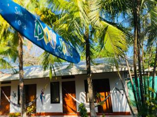 Don Jon's Surf and Yoga Lodge - 8