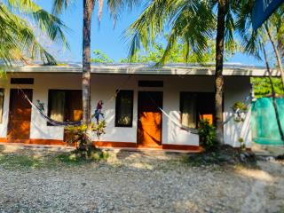 Don Jon's Surf and Yoga Lodge - 7