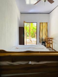 Don Jon's Surf and Yoga Lodge - 5