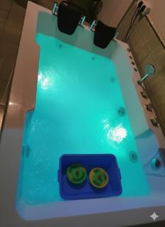 Stylish & Cozy Retreat With Jacuzzi - 9