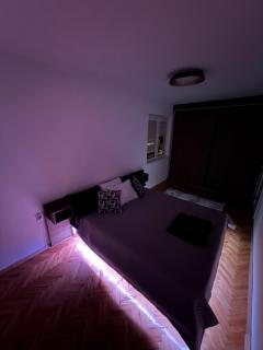 Modern 2BR Apartment Karpoš with Private Parking - 7