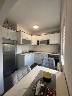 Modern 2BR Apartment Karpoš with Private Parking - 1